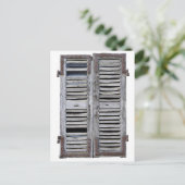 古い木製のシャッターで閉じた窓 ポストカード (スタンド正面)