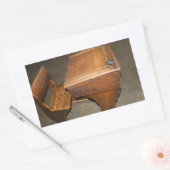 古い木製のスクールデスクとチェアステッカー 長方形シール (封筒)