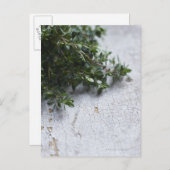 古い木製のテーブルの上のタイム ポストカード (正面/裏面)