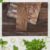 古い木製の家の窓に乗り込まれた キッチンタオル (折り畳み)