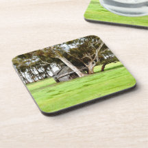 古い木製の小屋のコースター