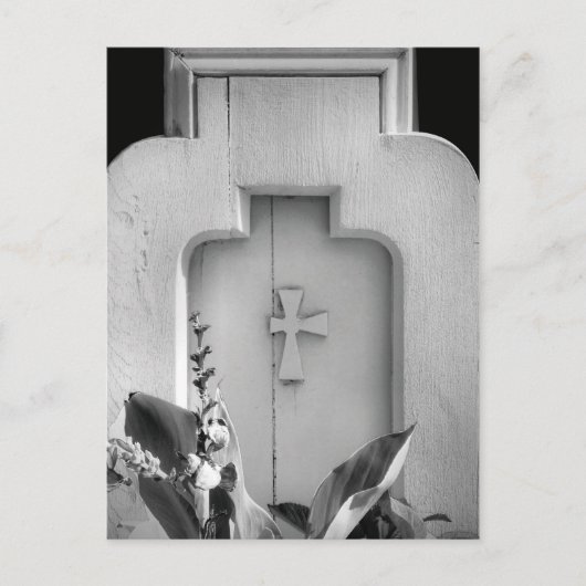 古い木製の教会ピューアウトドアサイドビューBW ポストカード (正面)