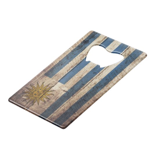 古い木製の穀物のウルグアイの旗 クレジットカード栓抜き (正面アングル)