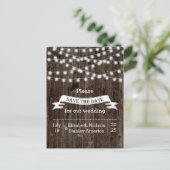 古い木製の結婚式のライトの文字列の日付を保存 案内ポストカード (スタンド正面)