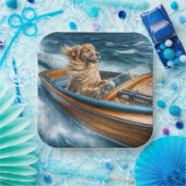 古い木製ボートを運転するゴールデンレトリバー ペーパープレート (パーティー)