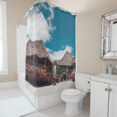 古い木造のトロピカルバンガローの上のビーチエンシェント、 シャワーカーテン (インサイチュ)