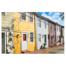 古い木造の家カラフルの列