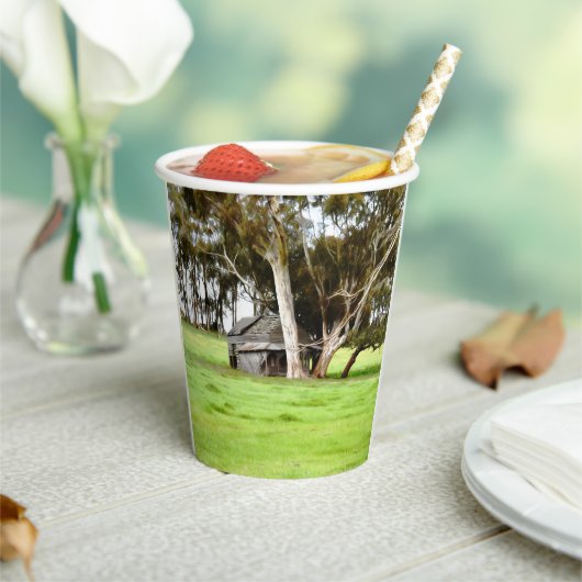 古い木造の小屋 紙コップ (インサイチュ)