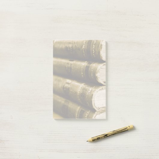 古い本の山 ポストイット (デスク上)