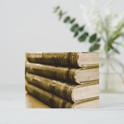 古い本の山 ポストカード (スタンド正面)