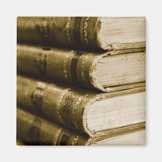 古い本の山 マグネット (正面)