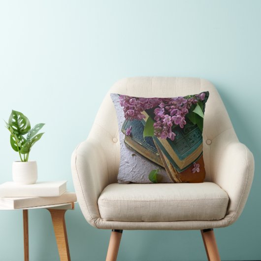 古い本やライラック クッション (椅子)