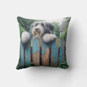 古い柵の上を覗いている髭のあるコリー クッション (裏面)