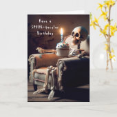 古い椅子にハロウィーン誕生日スケルトン カード (黄色い花)