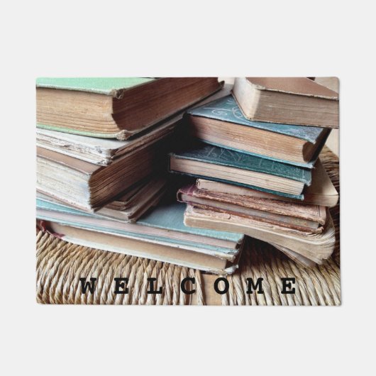 古い椅子の多くの本 ドアマット (正面)