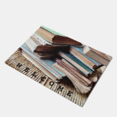 古い椅子の多くの本 ドアマット (アングル)