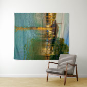 古い水やり場での夕日 タペストリー (インサイチュ(横))