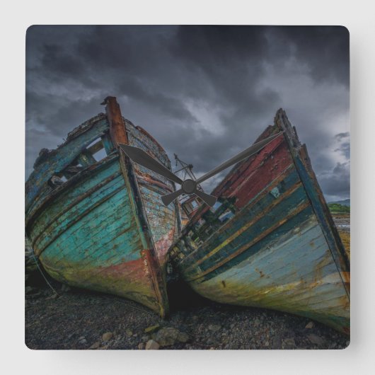 古い漁船 スクエア壁時計 (正面)