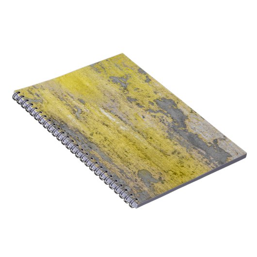 古い灰色のコンクリートの壁の剥離の黄色絵を描。 ノートブック (右側)