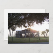 古い牧場の建物木の下に男の像と ポストカード (正面/裏面)