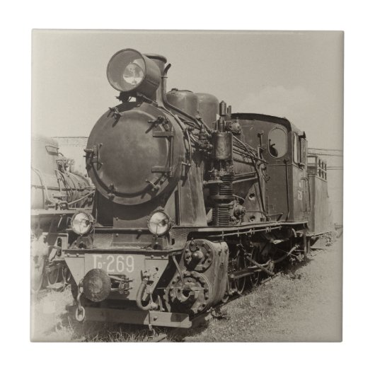 古い狭ゲージの蒸気機関Gr269 タイル (正面)