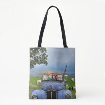 古い積み込みのおもしろい犬