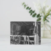 古い納屋 – 黒n白 ポストカード (スタンド正面)