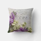 古い紐の上に紫と白の花 クッション (裏面)