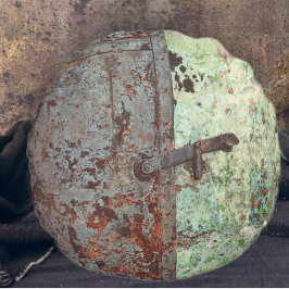 古い絵を描錆び戸 ラウンドクッション