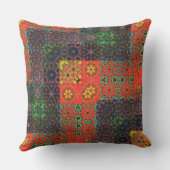 古い緑とサンゴから茶色の万華鏡のように千変万化するパターンモザイク クッション (裏面)