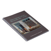 「古い美しいの色あせ素朴た建物」 ノートブック (右側)