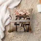 古い自転車と花ぼやけがバックグラウンドで クッション (ブランケット)