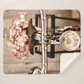 古い自転車と花ぼやけがバックグラウンドで シェルパブランケット (正面(横))