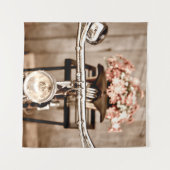 古い自転車と花ぼやけがバックグラウンドで タペストリー (正面(横))