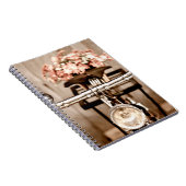 古い自転車と花ぼやけがバックグラウンドで ノートブック (右側)