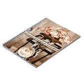 古い自転車と花ぼやけがバックグラウンドで ノートブック (左側)