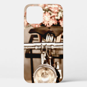 古い自転車と花ぼやけがバックグラウンドで iPhone 12ケース
