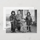 古い自転車1855のヴィンテージB&W写真を持つ子供 ポストカード (正面/裏面)