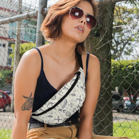 古い航海のセーラータトゥーパターン（の模様が）ある ファニーパック