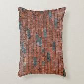 古い赤味がかったか茶色がかったレンガ壁 アクセントクッション (正面(垂直))