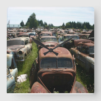 古い車の柱時計のガレージの時計の古物置場場面 スクエア壁時計