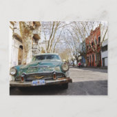 古い車の錆ついた、薄片状色はで駐車しました ポストカード (正面)