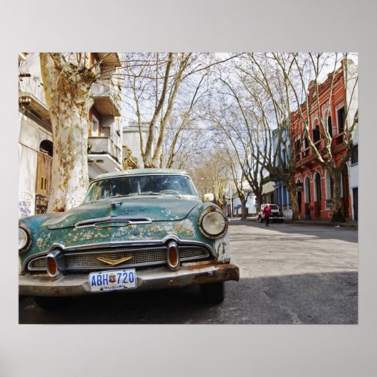 古い車の錆びたフレーク色が止まっている ポスター (正面)