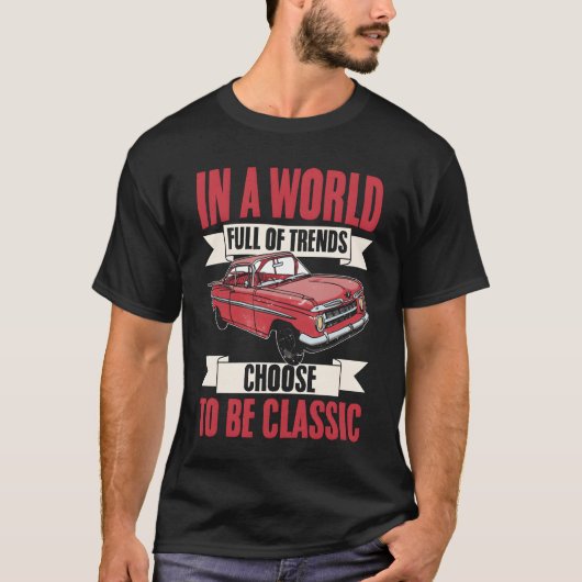 古い車+友達の多い世界で+女の子でいることを選ぶ Tシャツ (正面)