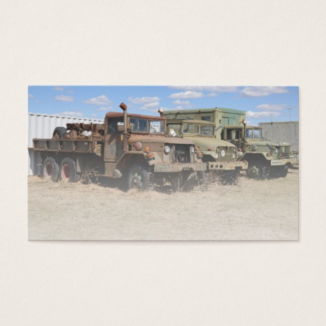 古い軍用車両 (正面)