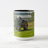 古い農家のマグ ツートーンマグカップ (中央)