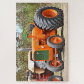 古い農用トラクター、オレンジと緑 ジグソーパズル (縦)