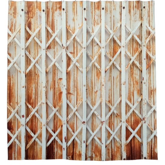 古い鉄のドアのパネルは錆びている。抽象芸術、アンティーク、 シャワーカーテン (正面)