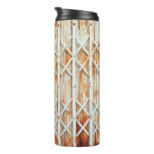 古い鉄のドアのパネルは錆びている。抽象芸術、アンティーク、 タンブラー (回転右)