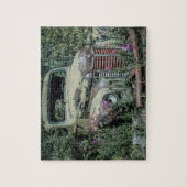 古い錆ついたスクラップ車 ジグソーパズル (縦)